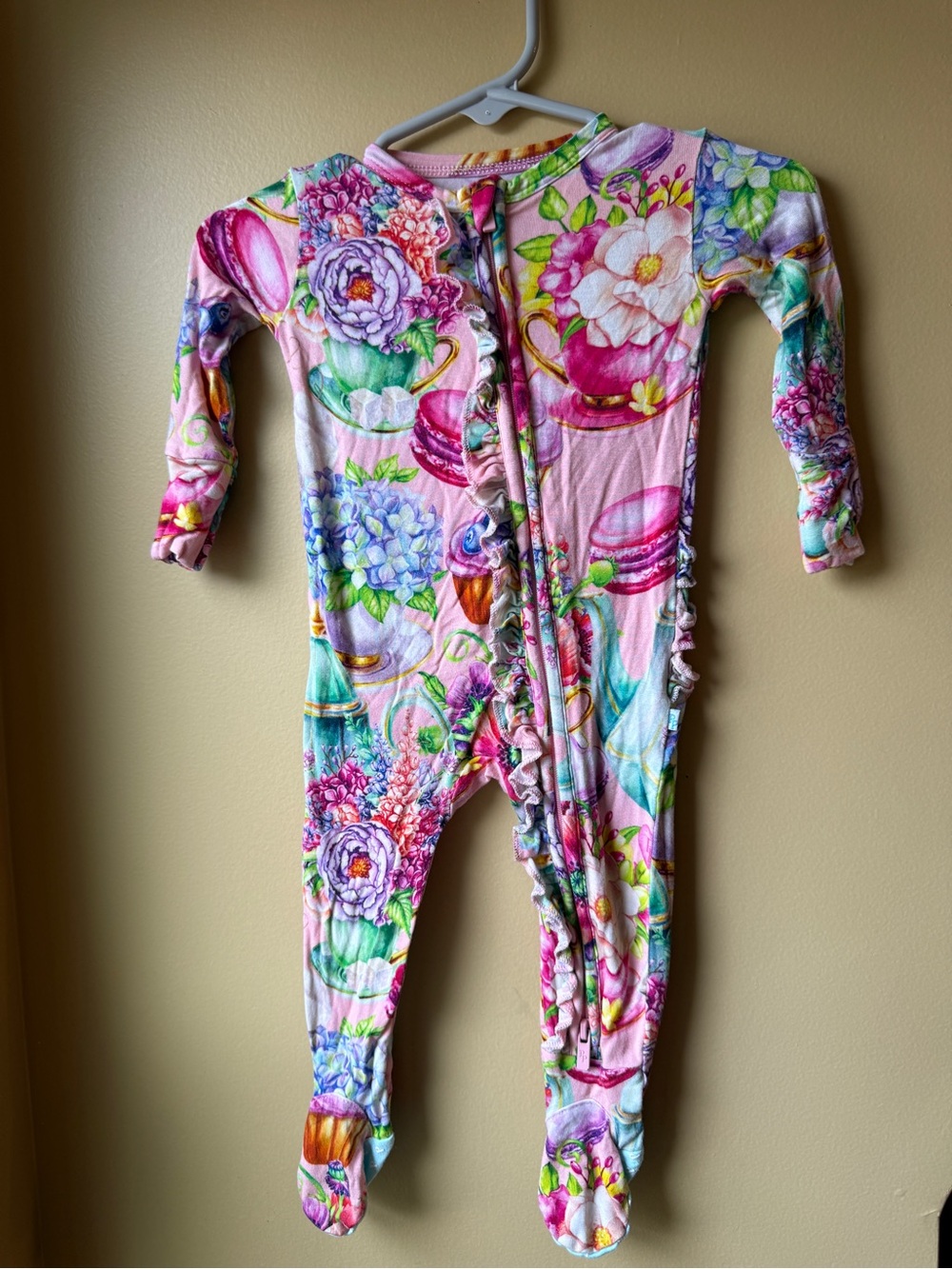 Posh Peanut Tea Party Ruffle Footie Pajamas
Size 0–3 Months